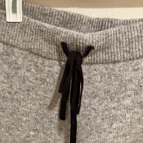 ASOS DESIGN Maternity knit pants with contrast tie in gray - Picture 6 of 7